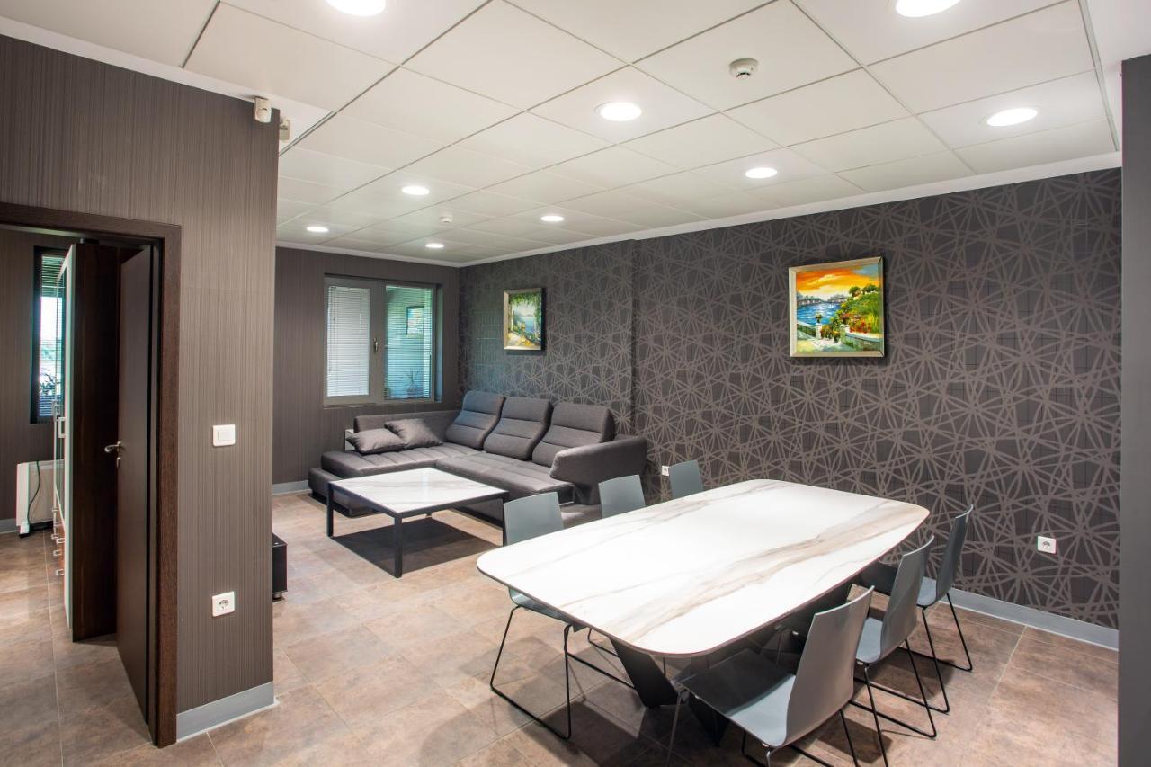 House - Delta Apartment